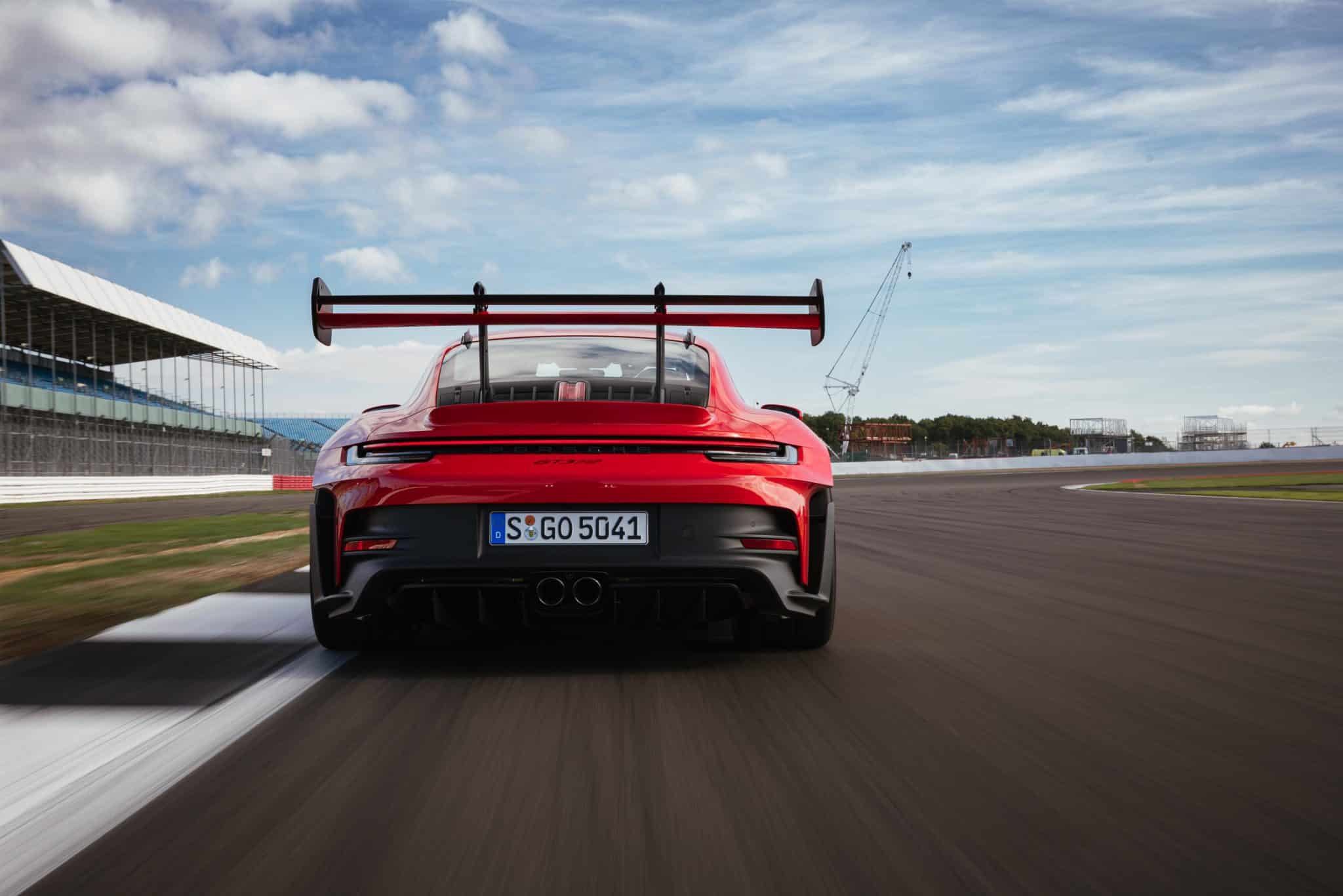 Porsche 911 992 GT3 RS in Red (12) | Porsche Knowledge