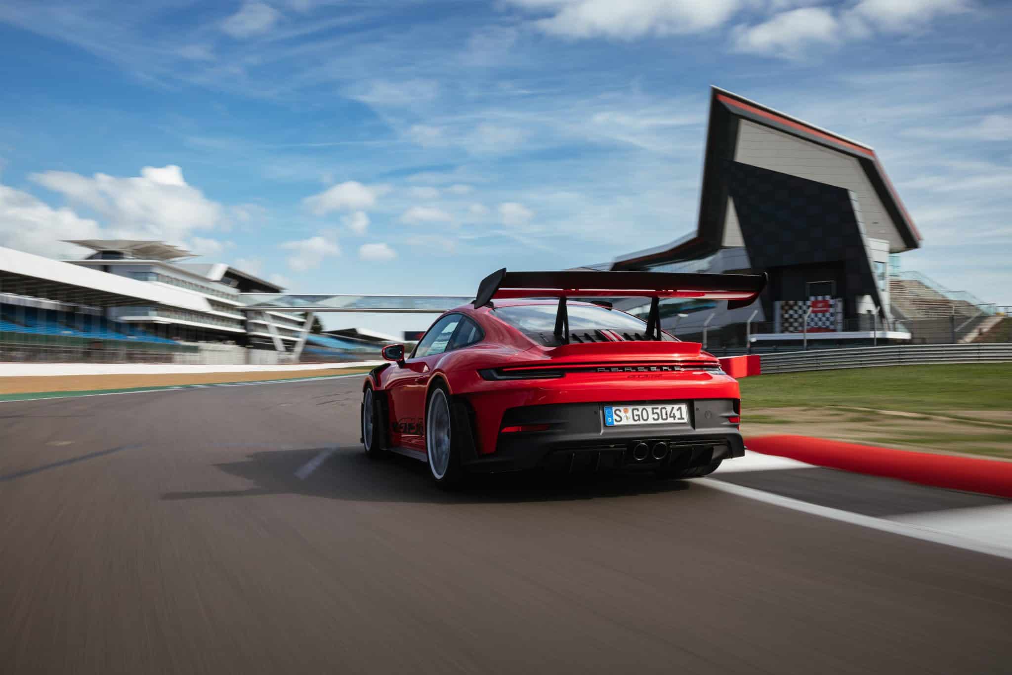 Porsche 911 992 GT3 RS in Red (15) | Porsche Knowledge